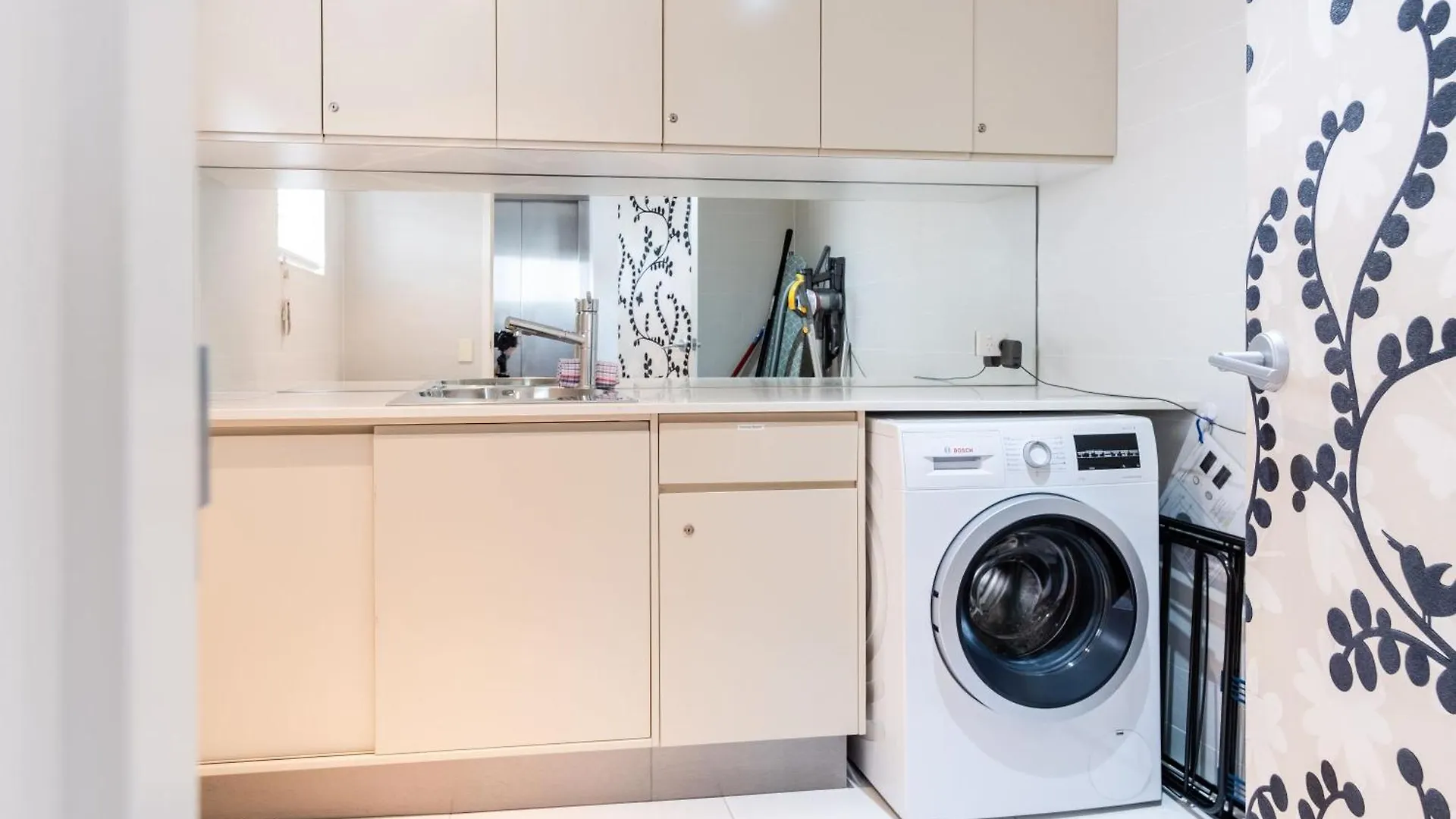 Apartment Amazing Currimundi Lakefront Ocean Penthouse Kawana Waters