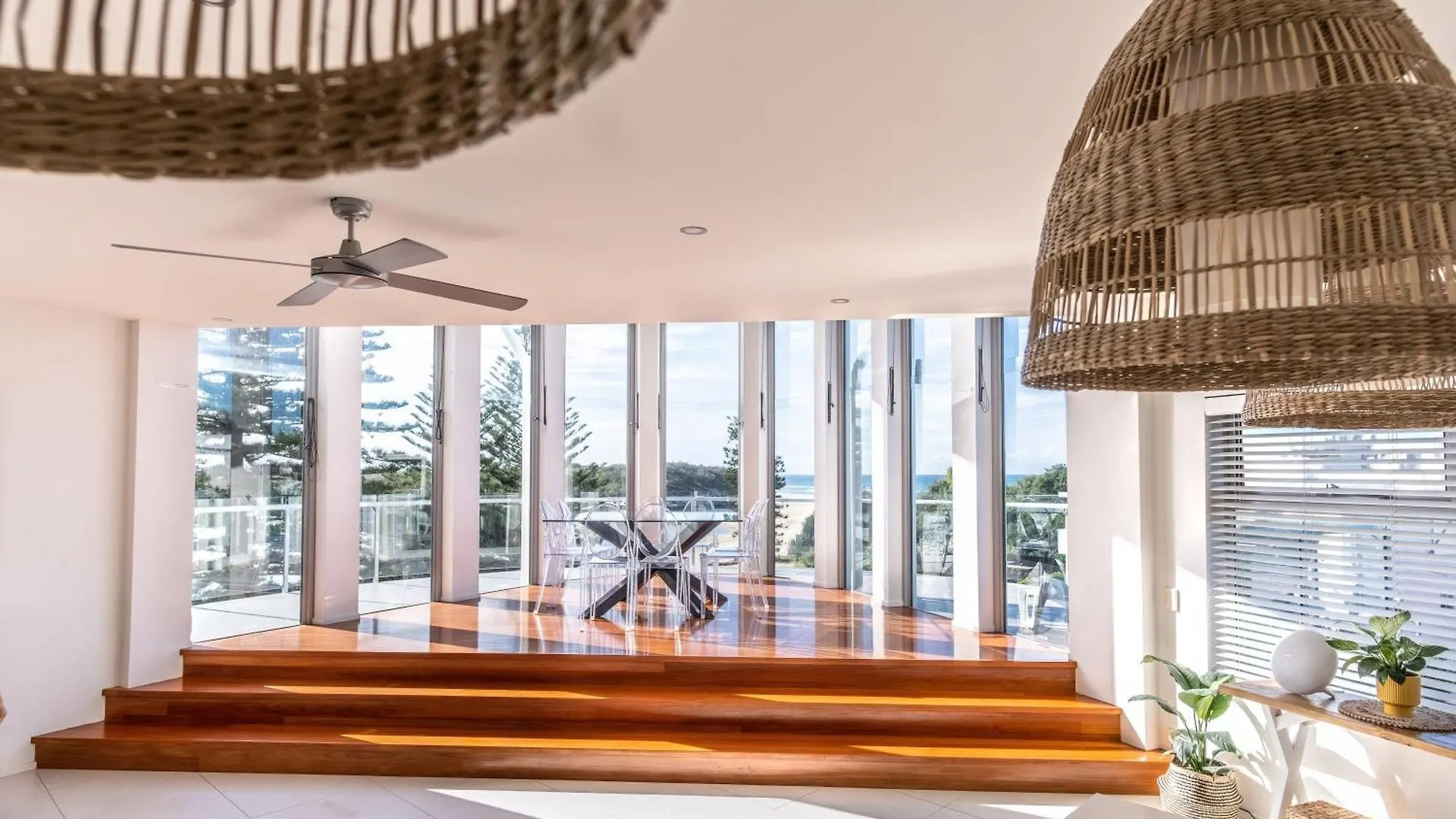 Amazing Currimundi Lakefront Ocean Penthouse Kawana Waters Australia