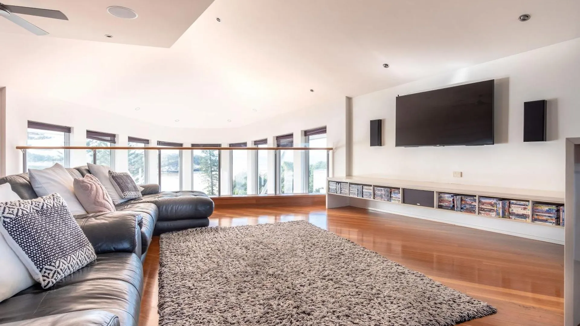 Amazing Currimundi Lakefront Ocean Penthouse Kawana Waters 0*,  Australia
